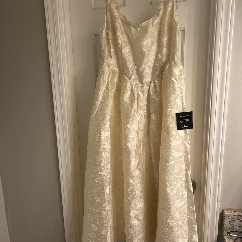 Lulu's Cream Textured Floral Midi Dress